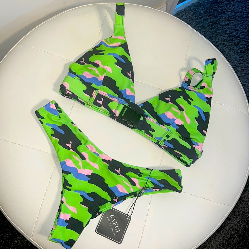 2 piece Bikini / Never worn